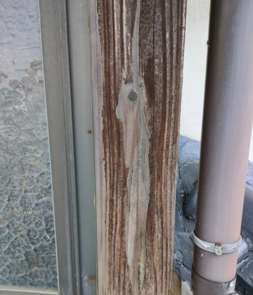 外壁柱　コーキングが劣化　雨漏り原因
